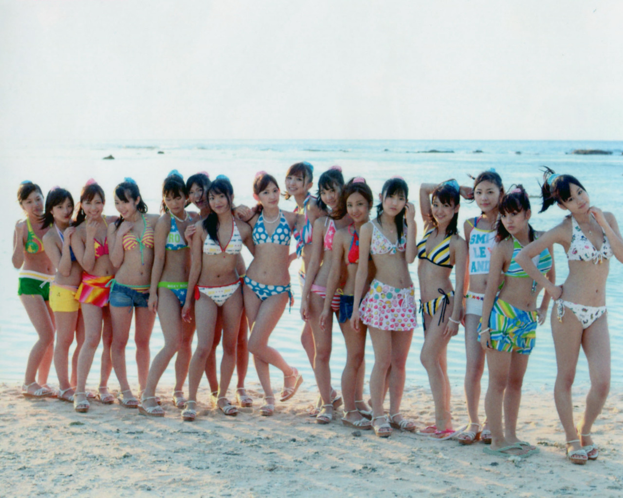 AKB48 In Beach Wallpaper