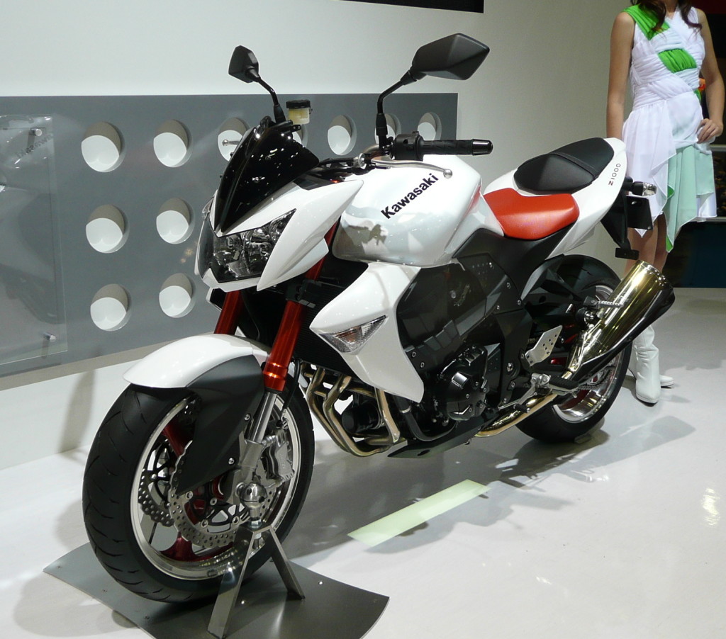White Kawasaki Z1000 Wallpaper